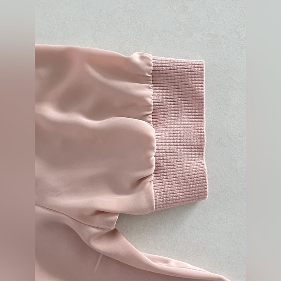 Catherine Malandrino/ Light pink blouse/ Short sleeves/ V-neck/ Size US M - Picture 6 of 11